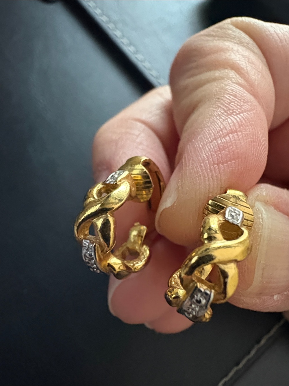 Vintage Avon gold tone Chain-Link Hoop clip on Earrings with Crystal Accents